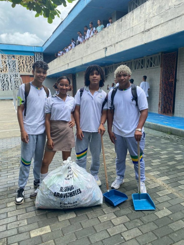 Inicio de la actividad «Tu Escuela Limpia».